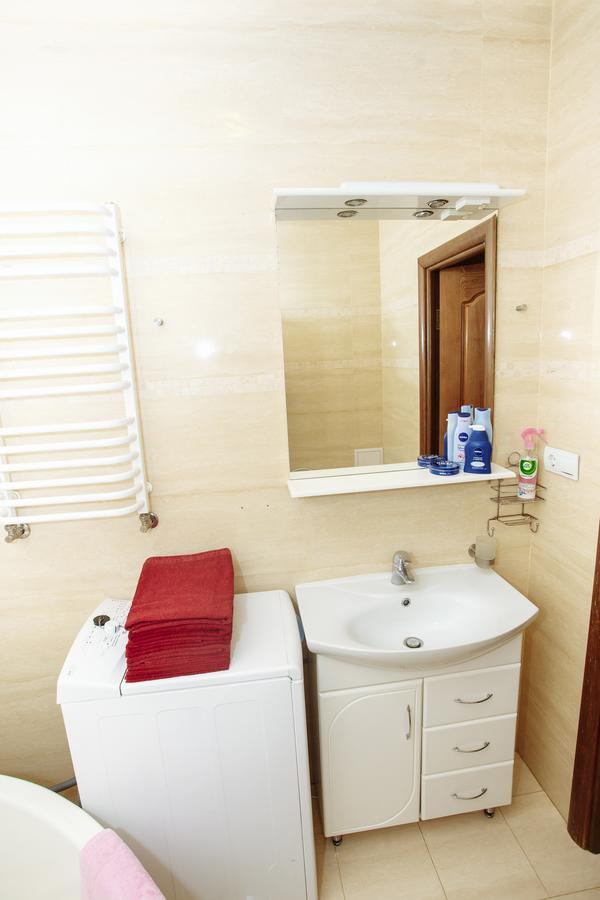 Apartment Near Museum ลวีฟ ภายนอก รูปภาพ