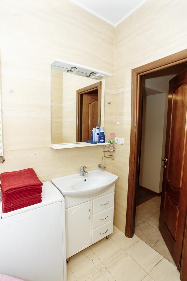 Apartment Near Museum ลวีฟ ภายนอก รูปภาพ